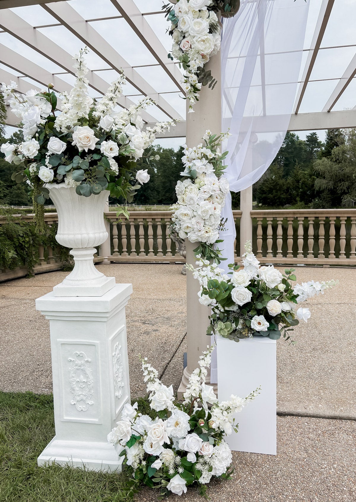 Ivory Garden Large Urns (Set of Two)