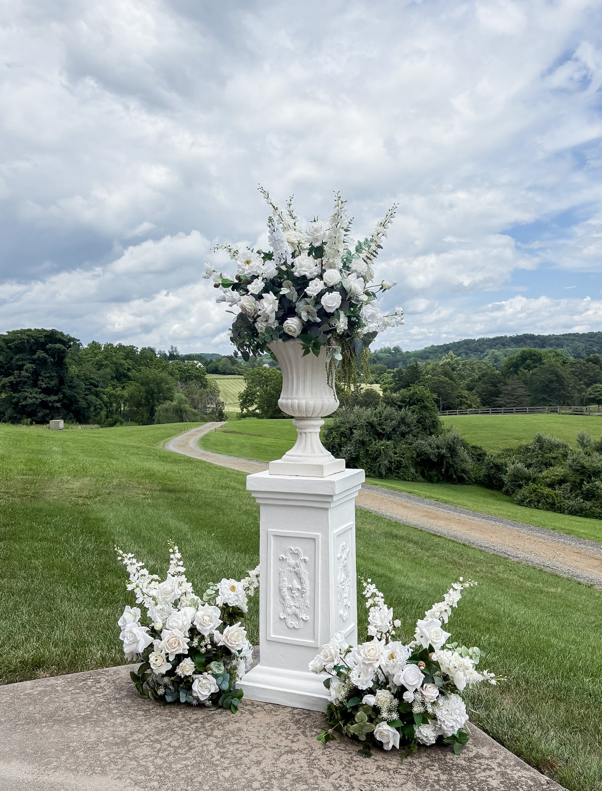 Carmona Pedestal w/ Urns Package