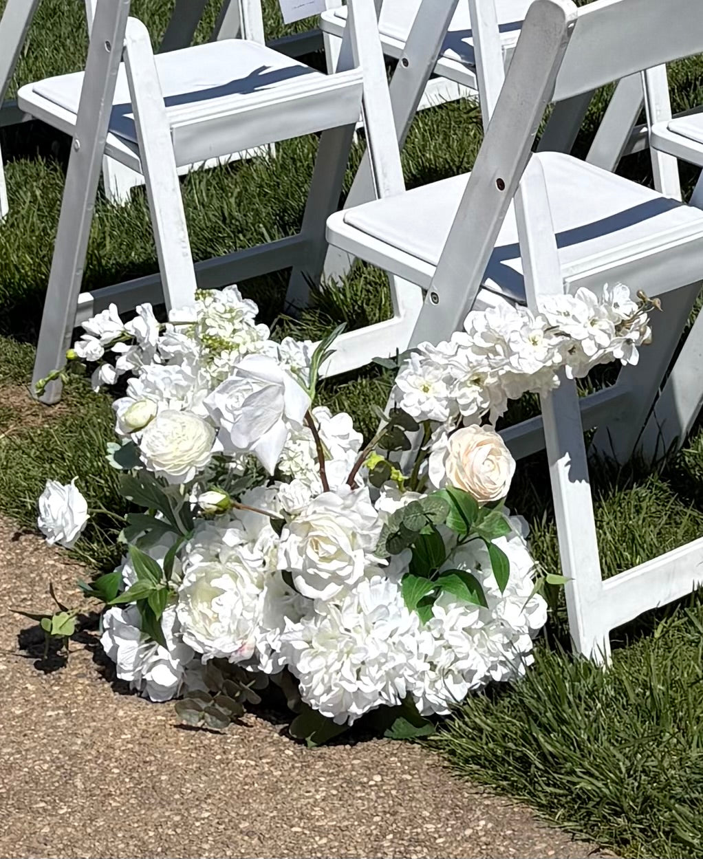 Ivory Garden Aisle Flowers (Individual)