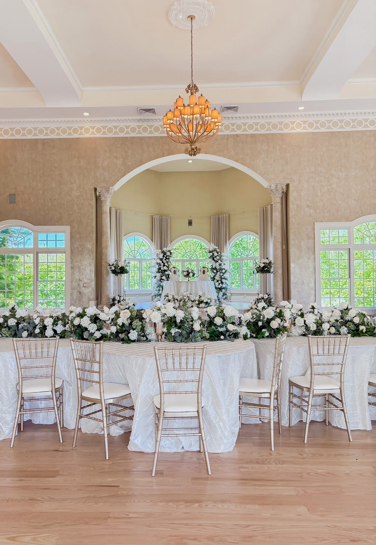 Ivory Garden Raised Centerpieces (Individual Rental)